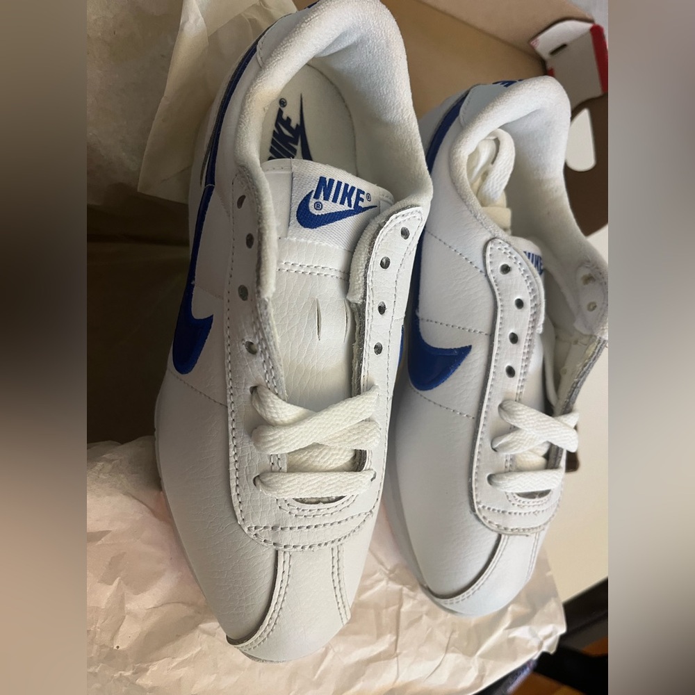 New Nike Shoes Size 4